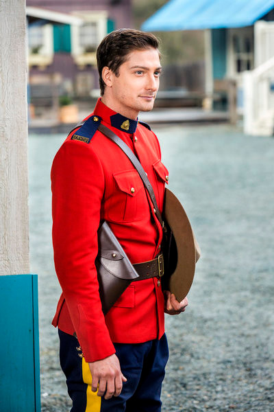 Something Hearties May Not Know About Daniel Lissing